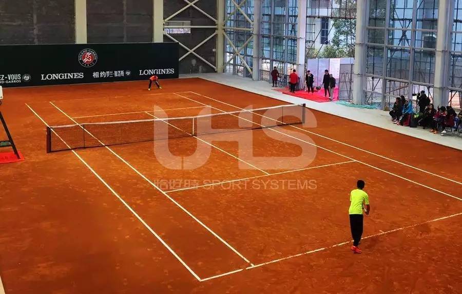 土网球场华丽面世南昌法网外卡赛J9国际集团恰好时欧洲传统红(图5) 土网球场华丽面世南昌法网外卡赛J9国际集团恰好时欧洲传统红(图5)